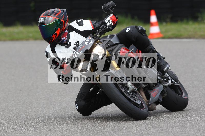 Archiv-2025/10 23.04.2025 Cornu Master School ADR/rot-rouge/59